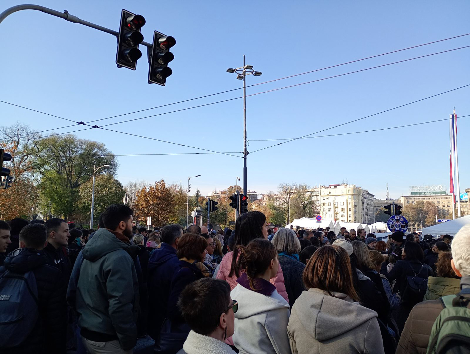 Dijana Hrka u vidno lošem stanju, stigla Hitna pomoć na poziv veterana: Održan protest podrške (FOTO, VIDEO) 3