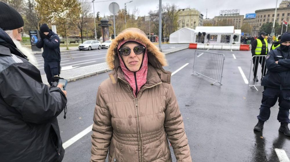 Dijana Hrka pokušala da uđe na deo ulice kod Narodne skupštine gde su šatori: Policija je sprečila 8