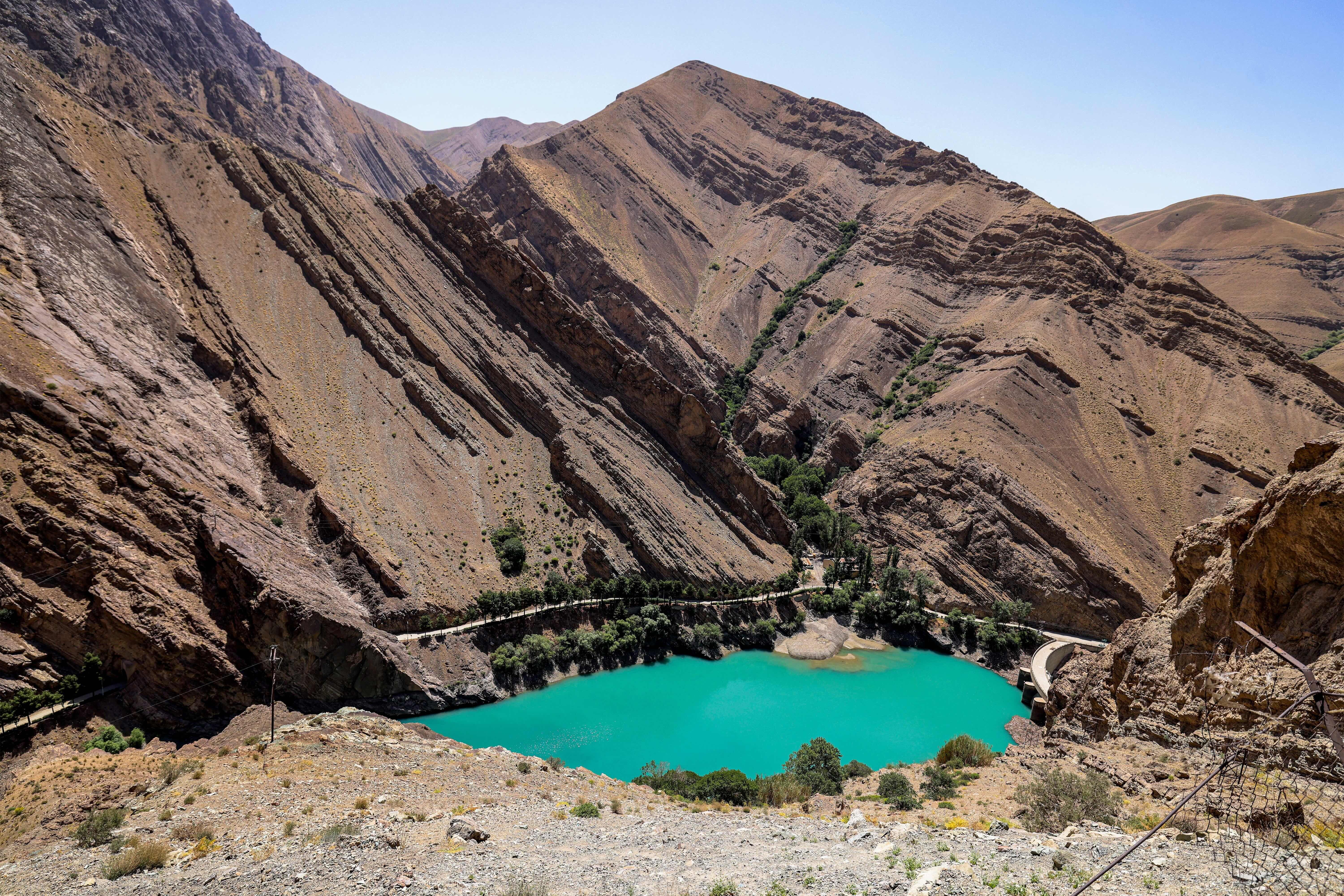 'Nulti dan' u Teheranu: Milioni ljudi u iranskoj prestonici ostaju bez vode 15 Rezervoar koji je napravila brana Amir Kabir duž reke Karadž, na iranskom planinskom vencu Alborz, snabdeva Teheran vodom