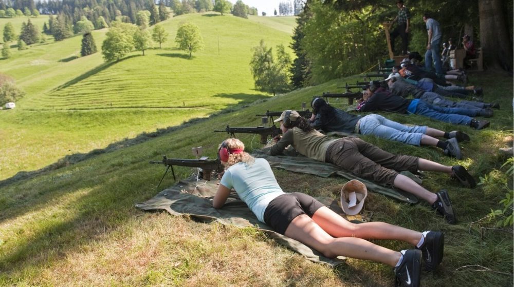Referendum u Švajcarskoj: Da li i žene da služe obavezni vojni rok 1