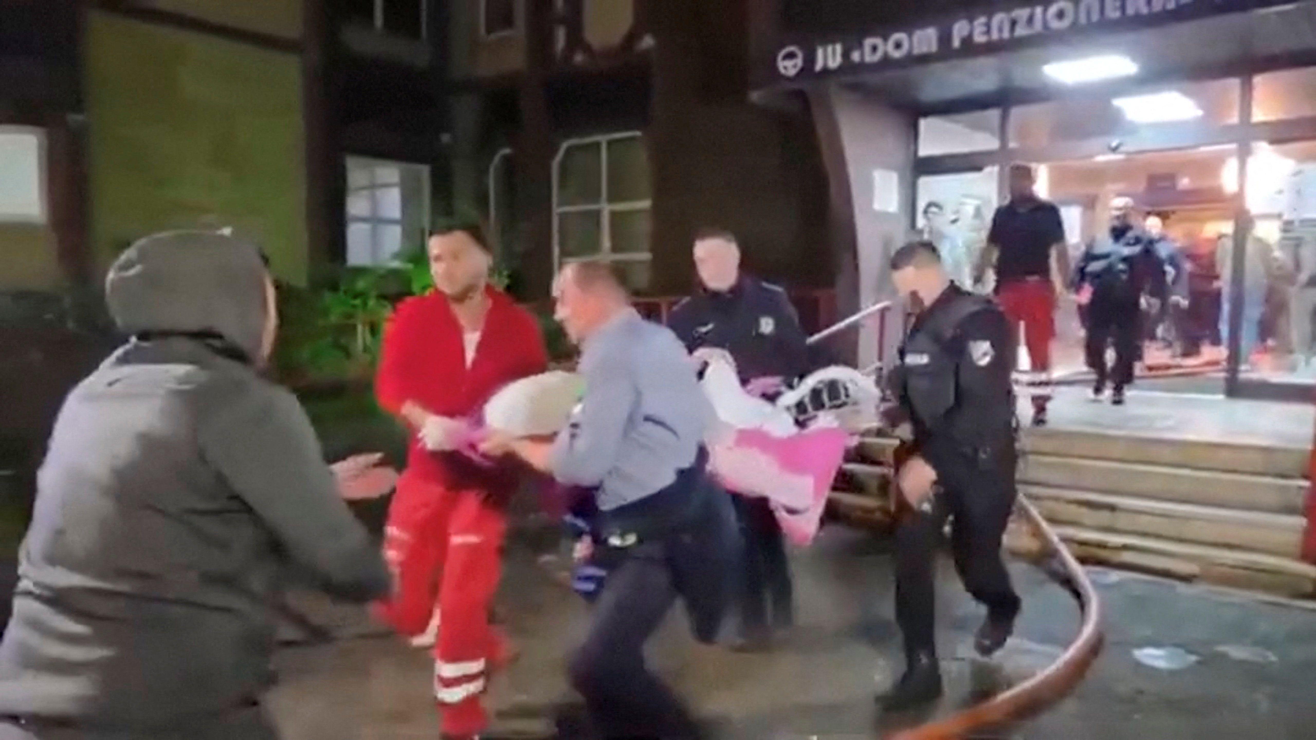 Najmanje 11 mrtvih u požaru u Domu penzionera u Tuzli 3 požar u domu penzionera u tuzli, požar u tuzli