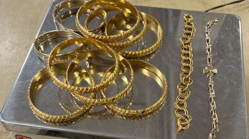 Na prelazu Gradina sprečen pokušaj krijumčarenja zlatnog nakita vrednog 12.000 evra 1