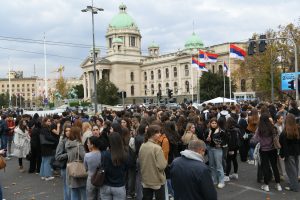 "Bićemo uz nju danju i noću": Studenti i građani iz svih krajeva Srbije stižu u Beograd da brane Dijanu Hrku, naprednjački autobusi idu ka Ćacilendu 1