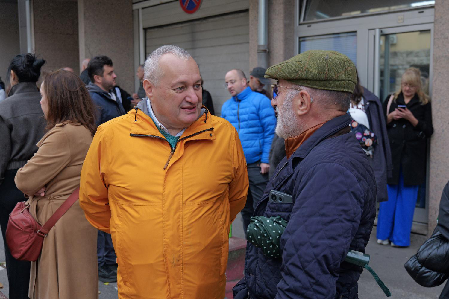 UŽIVO Studenti u akciji skupljanja potpisa za izbore: Odziv građana prevazišao očekivanja studenata, u Nišu prikupljeno preko 17.000 potpisa (FOTO/VIDEO) 3