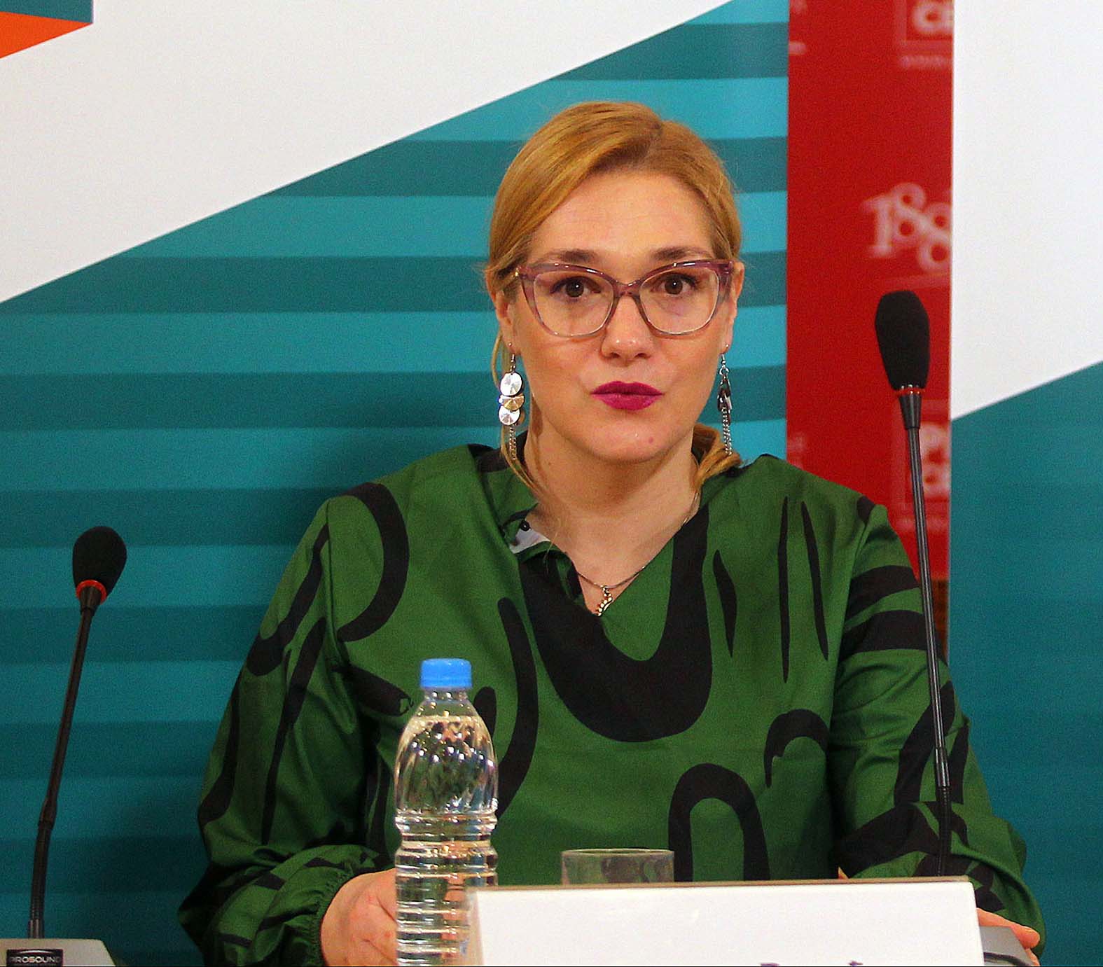 Slučaj osvetničke pornografije u Kuli: Targetiran svako ko se zamerio lokalnoj vlasti, aktivisti poručuju - "Znaju da su Kulu izgubili" 2 Slučaj osvetničke pornografije u Kuli: Targetiran svako ko se zamerio lokalnoj vlasti, aktivisti poručuju - "Znaju da su Kulu izgubili" 2