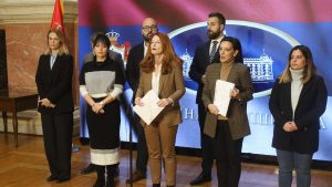 Šta radi opozicija u parlamentu? 12