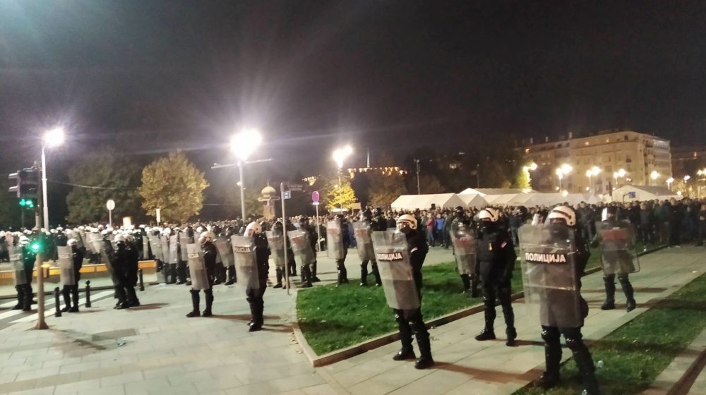 Tortura: Kako muzika koju puštaju okupljeni u Ćacilendu utiče na majku koja štrajkuje glađu zbog smrti sina? 1