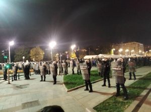 Tortura: Kako muzika koju puštaju okupljeni u Ćacilendu utiče na majku koja štrajkuje glađu zbog smrti sina? 2