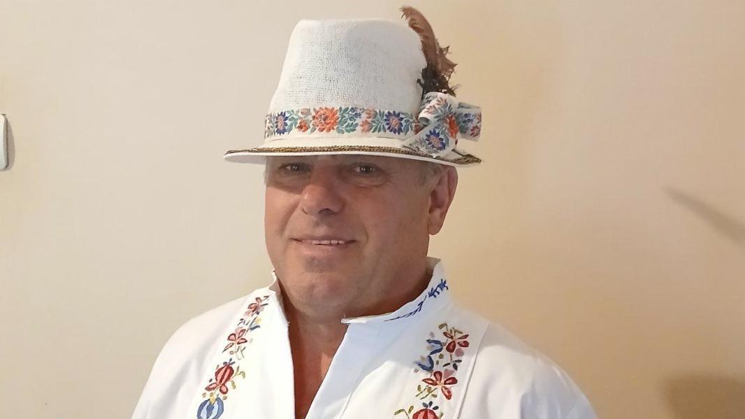 Bači Pindro u slovačkoj narodnoj nošnji