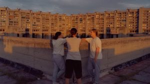 Igrani film „Fantazi“ slovenačke rediteljke i scenaristkinje, ali i muzičarke Kukle (Katarina Bogdanović), koji je prikazan u selekciji Hrabri Balkan 31.Festivala autorskog filma u Beogradu, prati promene izazvane susretom tri devojke i jedne transrodne žene, jer je autorka, kako je rekla, želela da se pozabavi pitanjima roda i identiteta.