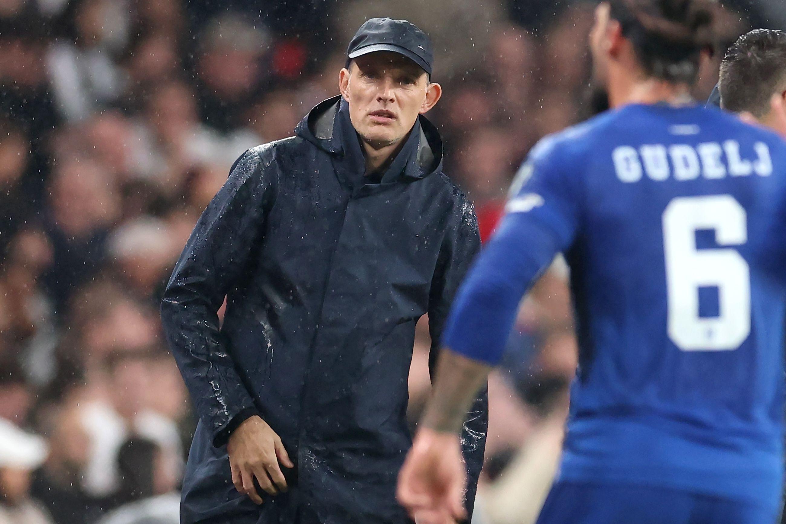 tomas tuhel u kabanici, gleda u pravcu nemanje gudelja, srbija - engleska, engleska - srbija