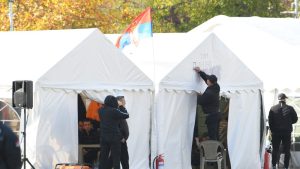 Od Sarajeva preko Ukrajine do Ćacilenda: Ko je na protestu u Beogradu pretio ubistvom? 16