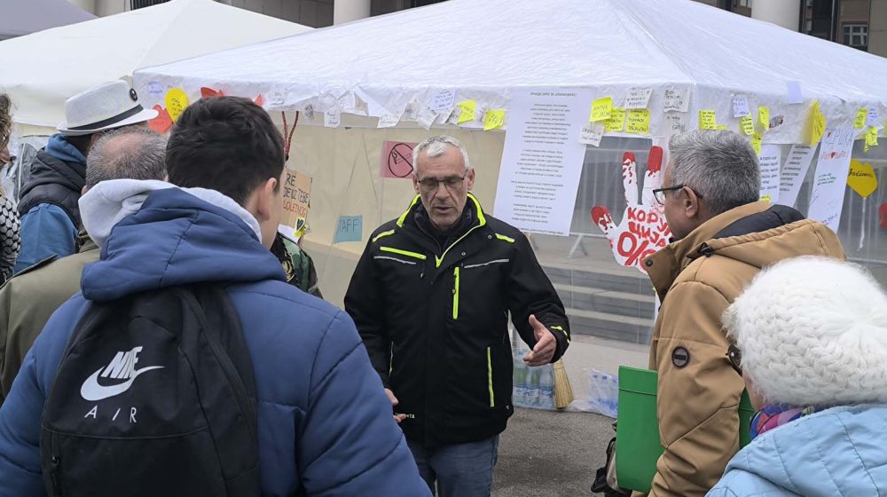 Roditelji dece sa poteškoćama u razvoju pružili podršku Milomiru Jaćimoviću 8