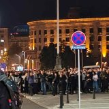 Koga policija štiti ispred Skupštine: Kako je moguće da nije priveden nijedan ‘stanovnik’ Ćacilenda? 6