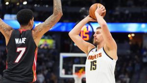 Košarkaši Denvera pobedili su noćas na svom terenu Majami 122:112, a najzaslužniji za trijumf tima iz Kolorada bio je srpski centar Nikola Jokić.