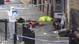 Napadač nožem ranio 11 ljudi u vozu u Britaniji 1