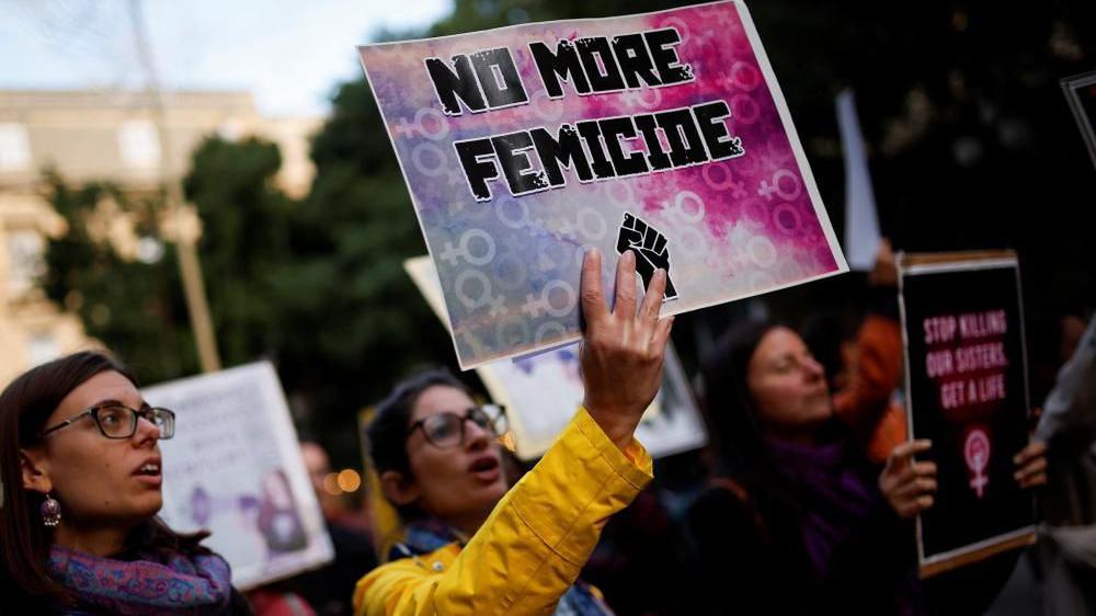 demonstracije protiv femicida, seksualnog nasilja i svih vrsta nasilja zasnovanih na polu uoči Međunarodnog dana borbe protiv nasilja nad ženama, u Valeti, Malta, 23. novembra 2025. godine.