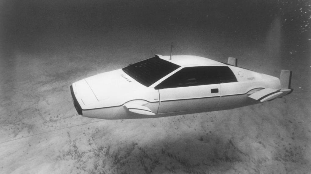 lotus esprit  pod vodom