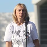 U Mladenovcu skup podrške majci mladića poginulog u Novom Sadu, vozač se zaleteo autom na okupljene 6