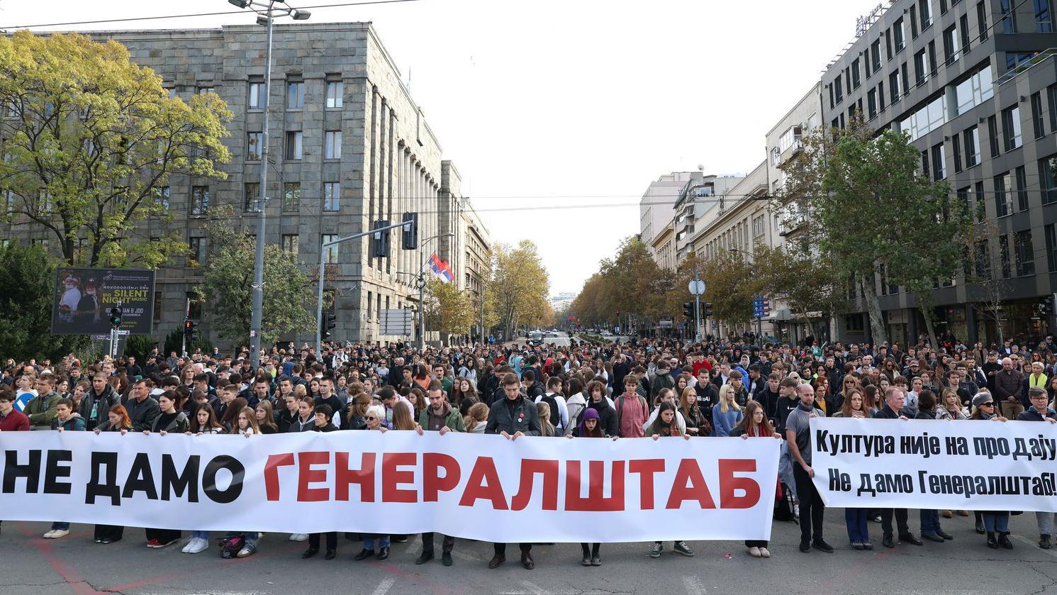 Leks specijalis o Generalštabu: 'Nije to Koloseum' 3 Generalštab, protest, leks specijalis, protest zbog namere vlasti da sruši zgradu Generalštaba i plac ustupi Trampovom zetu za gradnju hotela