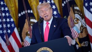 Tramp najavio pokretanje pravnog postupka protiv BBC-ja 6 Tramp najavio pokretanje pravnog postupka protiv BBC-ja 5