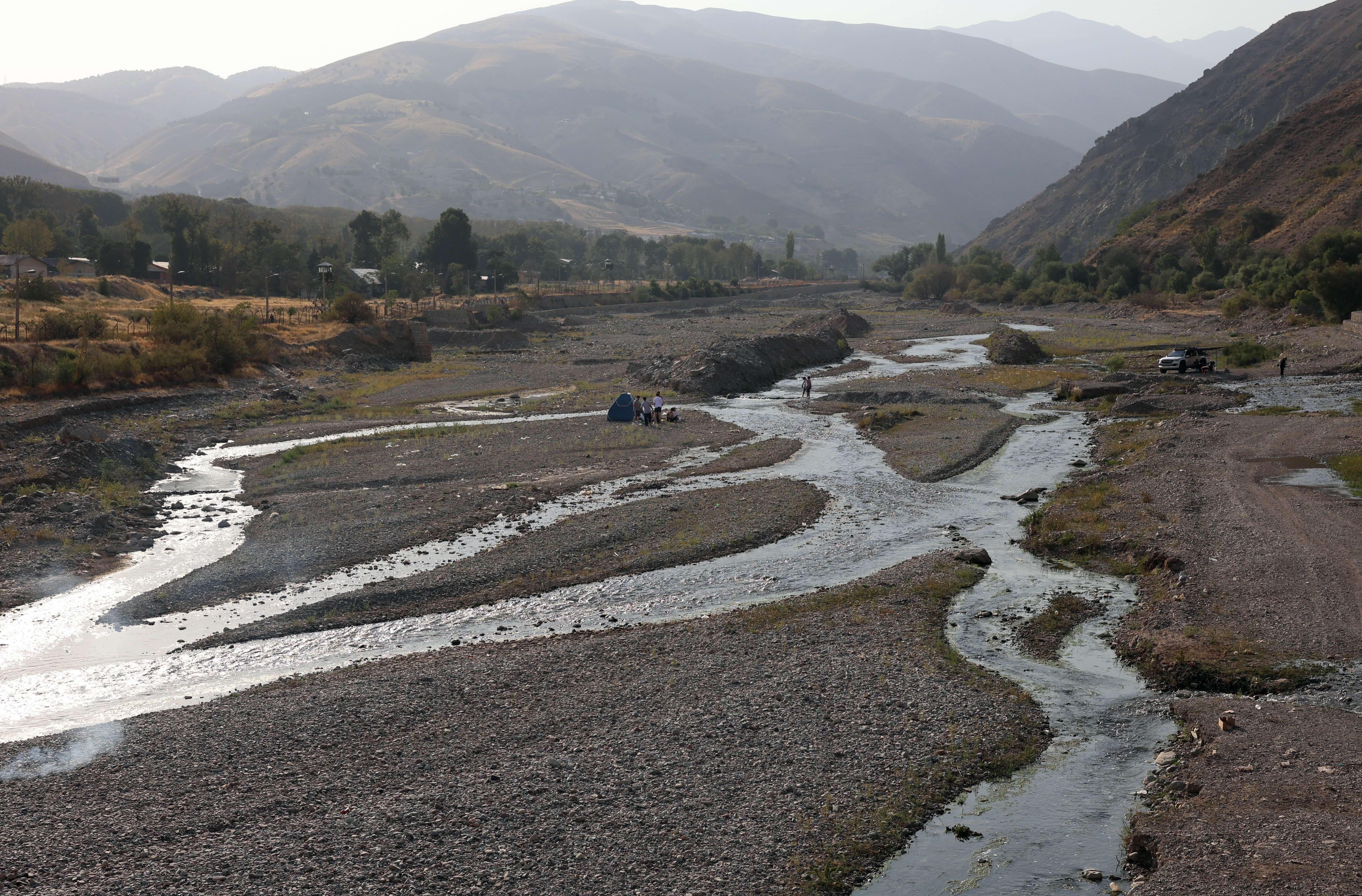 Potoci kroz polja u Iranu