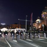 Licem u lice, a između kordon: Skupovi podrške vlasti i Dijani Hrki u Beogradu 3