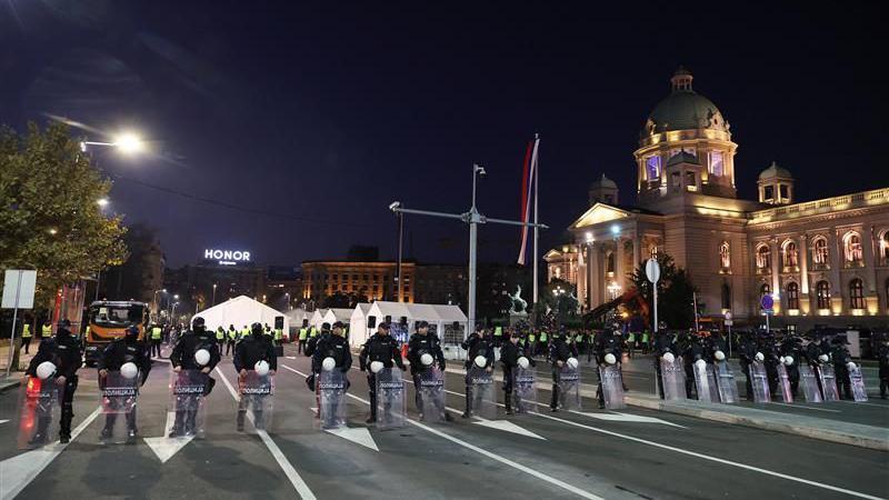 Policijski kordon ispred Skupštine