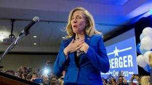 Ko je Abigejl Spanberger, prva žena guvernerka Virdžinije? 1