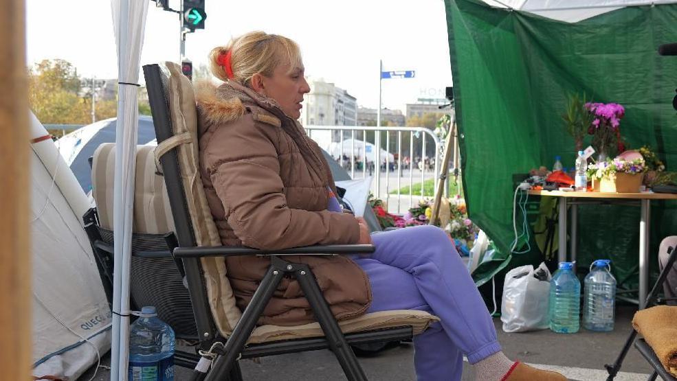 Štrajkovi glađu: Prevozniku Jaćimoviću pozlilo, opozicioni lider se vezao za njegov autobus 7