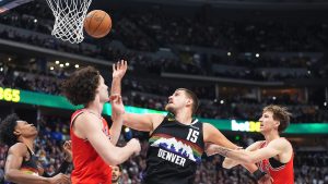 Košarkaši Čikaga pobedili su Denver 130:127 i prekinuli niz od pet poraza u Američkoj profesionalnoj košarkaškoj ligi (NBA).