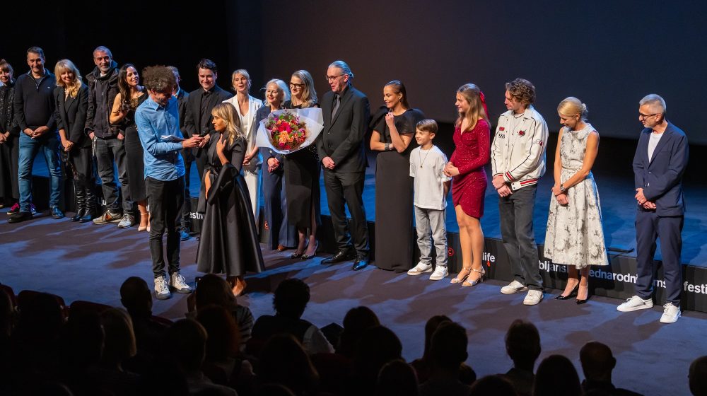 belo se pere na devedeset