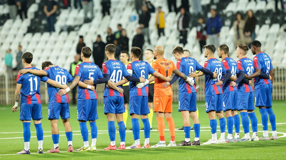 (VIDEO) Bez Grobara na Banovom brdu, ali uz transparent posvećen žrtvama u Novom Sadu 1