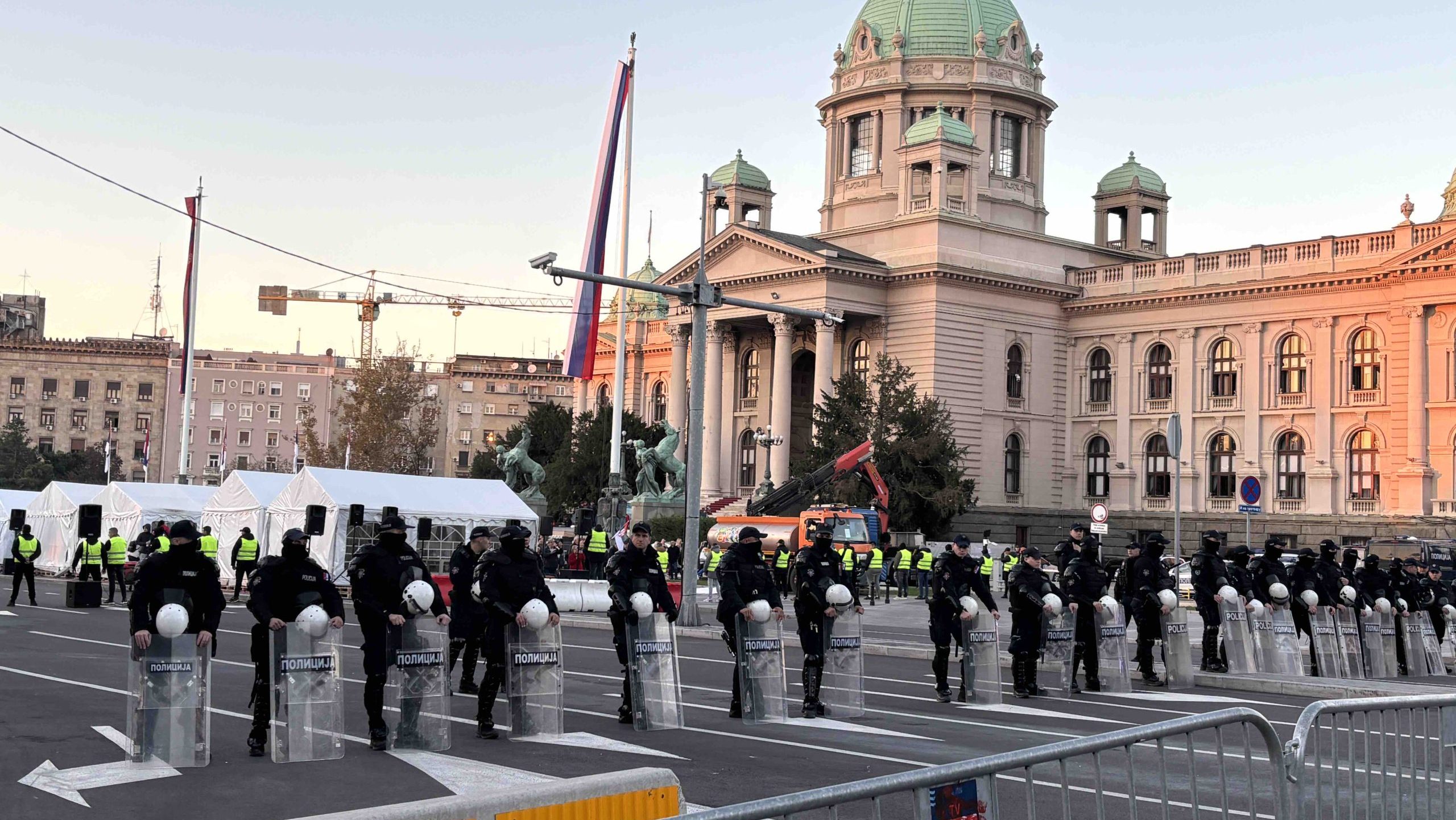 Završen skup SNS-a: Dok Dijana Hrka štrajkuje glađu, u Ćacilendu tezge, pekle se palačinke, pljeskavice, treštala muzika (FOTO,VIDEO) 11 Završen skup SNS-a: Dok Dijana Hrka štrajkuje glađu, u Ćacilendu tezge, pekle se palačinke, pljeskavice, treštala muzika (FOTO,VIDEO) 11