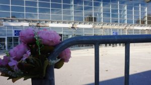 Šef Delegacije EU u Srbiji fon Bekerat u Novom Sadu odao poštu stradalima na Železničkoj stanici 1