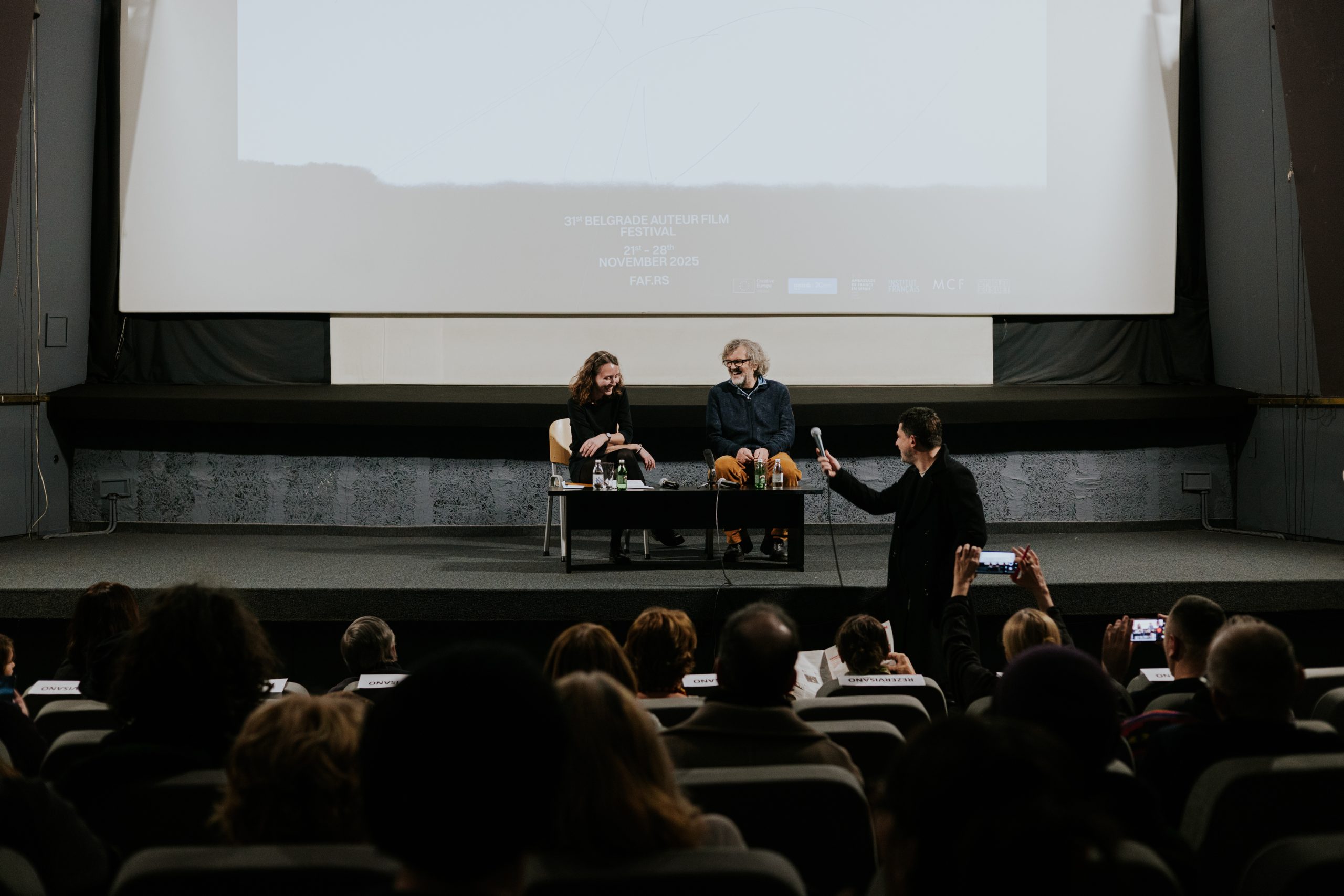 emir kusturica Emir Kusturica je u punoj sali DKC-a pričao o filmu: „Svaki film sam tri–četiri puta bacao, nisam više hteo da radim, a ‘Oca’ sam u dva navrata otpisivao" 3