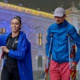 Doček Aleksandra Jovanova i Nine Rađenović koji pešačenjem sakupljaju humanitarnu pomoć za operaciju u Turskoj večeras u Kragujevcu 4