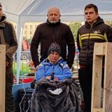 Dijana Hrka u vidno lošem stanju, stigla Hitna pomoć na poziv veterana: Održan protest podrške (FOTO, VIDEO) 4