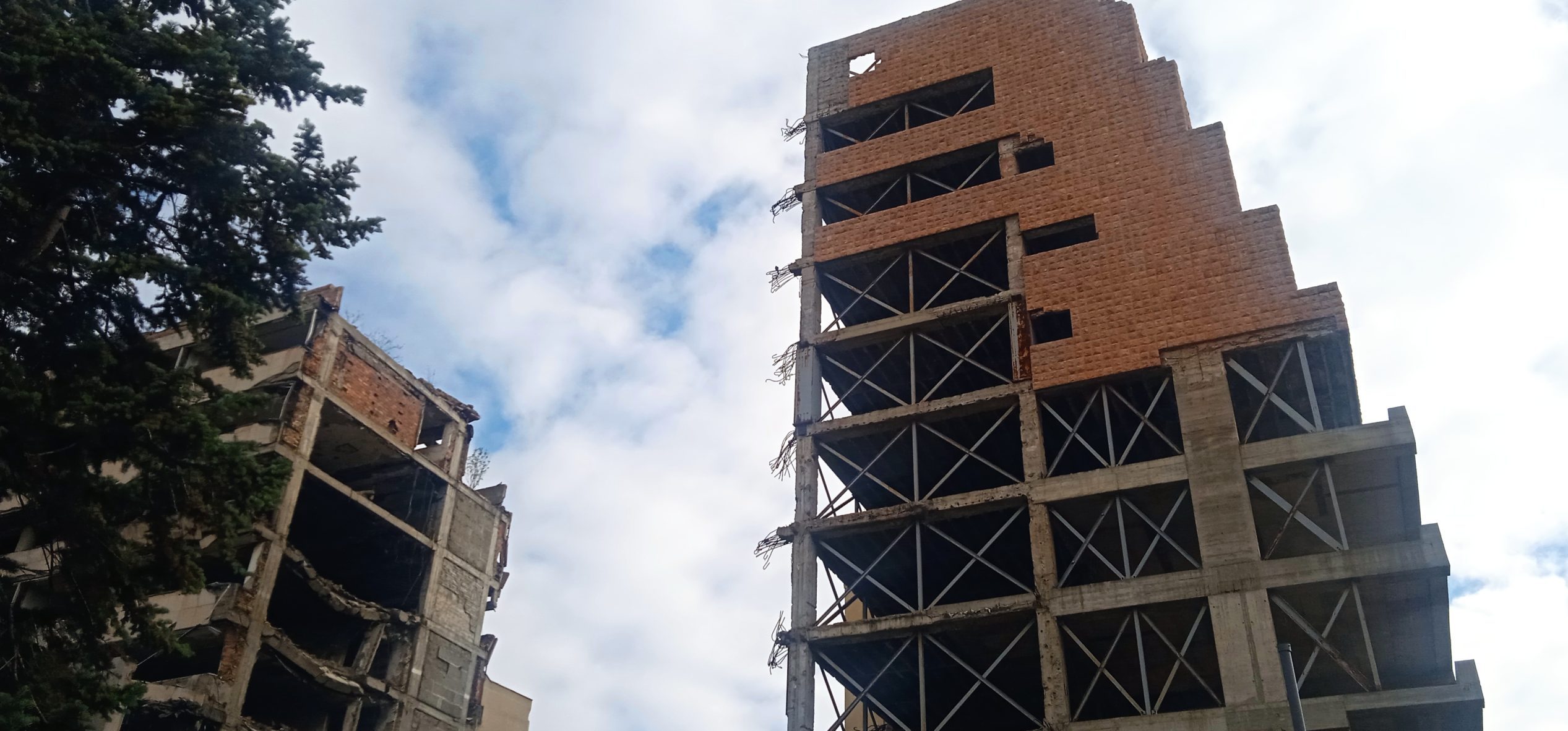 Završen rad Skupštine za danas, nastavak sutra ujutru, u 10 časova: Dijana Hrka i dalje štrajkuje glađu ispred 4 Završen rad Skupštine za danas, nastavak sutra ujutru, u 10 časova: Dijana Hrka i dalje štrajkuje glađu ispred 4