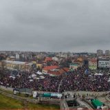 Izložba „Šetnjom do slobode - Sretenje Kragujevac”: Hronika protesta kroz objektiv Lazara Novakovića u Galeriji „Artium” 11
