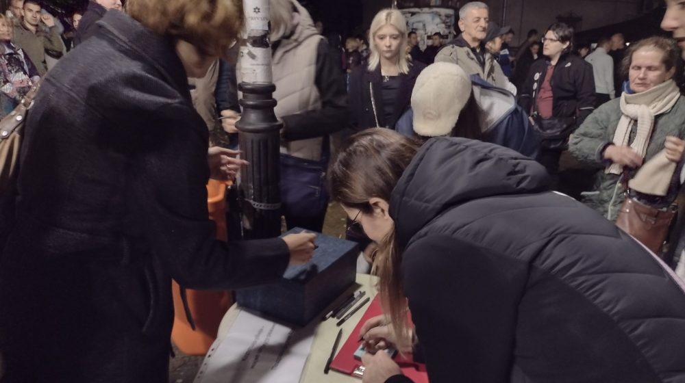 Ne bojte se, uz vas je cela Srbija: Poruke podrške Kragujevčana Dijani Hrki (VIDEO) 1