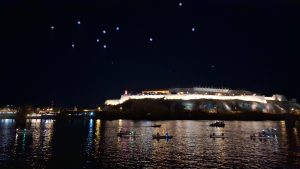 Pušteno 16 lampiona sa Dunava za 16 žrtava pada nadstrešnice (VIDEO) 1