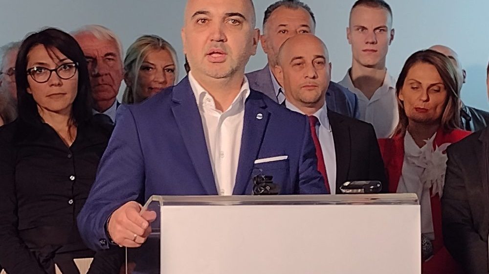 Odbornik Tanović iz kragujevačkog POKS-a primorao vlast u Kragujevcu da oda poštu nastradalima u Novom Sadu na sednici Skupštine grada 1