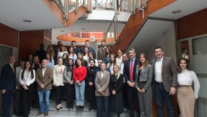 Tri tima studenata i mladih inovatora - Pollinators, Regenerator Veil i ReBlock nagrađena su na Čelindž Lab hakatonusa po 500 do 1.000 evra za razvoj inovativnih rešenja za smanjenje degradacije poljoprivrednog zemljišta tokom zime, očuvanje vlage i jačanje otpornosti na klimatske promene, saopštili su danas organizatori EIT Food i NALED.