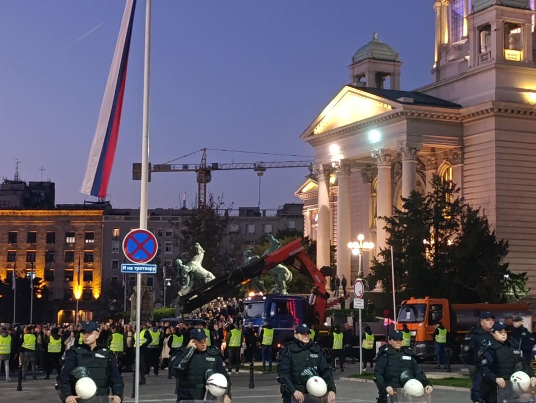 Završen skup SNS-a: Dok Dijana Hrka štrajkuje glađu, u Ćacilendu tezge, pekle se palačinke, pljeskavice, treštala muzika (FOTO,VIDEO) 10 Završen skup SNS-a: Dok Dijana Hrka štrajkuje glađu, u Ćacilendu tezge, pekle se palačinke, pljeskavice, treštala muzika (FOTO,VIDEO) 10