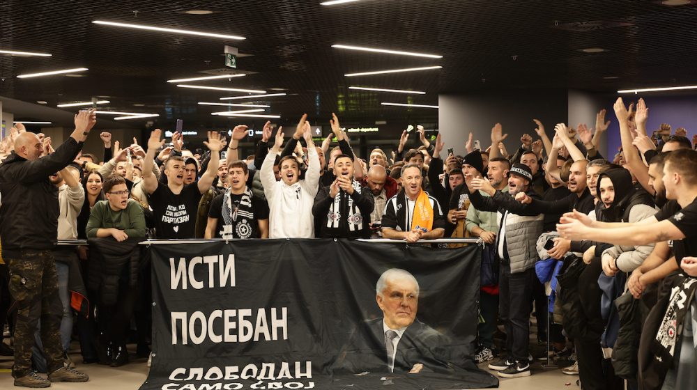 Navijači Partizana, aerodrom doček Obradović