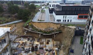  

Povodom urušavanja puta kod Centra izvsnosti u Kragujevcu zvaničnim saopštenjem se oglasio izvođač radova RP INVEST, koji gradi stambenu zgradu pored saobraćajnic u naselju Bubanj, po čijim rečima „Situacija je pod kontrolom. Nema razloga za zabrinutost”.