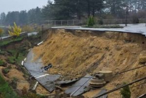 Policija i građevinska inspekcija na terenu, oglasio se izvođač radova povodom urušavanja saobraćajnice u Kragujevcu 1