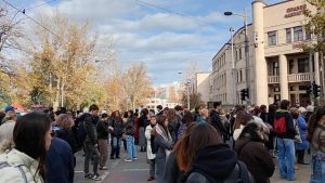 UŽIVO Studenti se skupljaju kod Pravnog fakulteta, kreću ka Tužilaštvu za organizovani kriminal 1 UŽIVO Studenti se skupljaju kod Pravnog fakulteta, kreću ka Tužilaštvu za organizovani kriminal 1