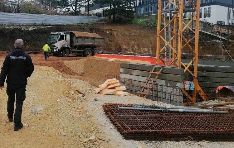 Investitoru uručeno rešenje, započeta hitna sanacija terena nakon urušavanja saobraćajnice u Kragujevcu 1